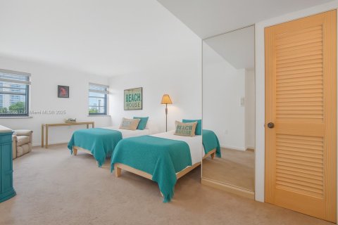 Condo in Hollywood, Florida, 2 bedrooms  № 1823418 - photo 19