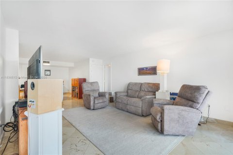 Condo in Hollywood, Florida, 2 bedrooms  № 1823418 - photo 9