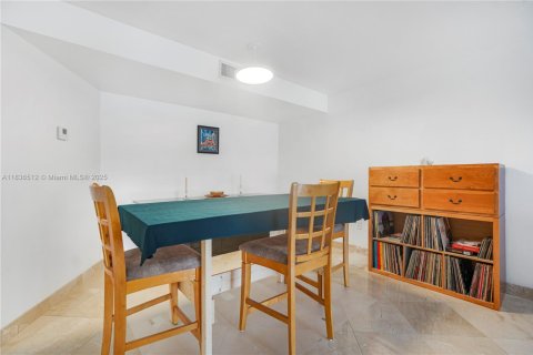 Condo in Hollywood, Florida, 2 bedrooms  № 1823418 - photo 7