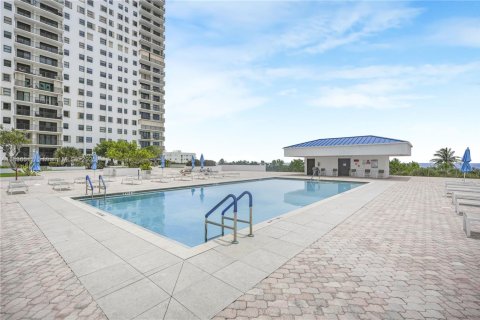 Condo in Hollywood, Florida, 2 bedrooms  № 1823418 - photo 26