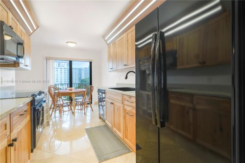 Condo in Hollywood, Florida, 2 bedrooms  № 1823418 - photo 12