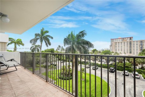 Condo in Hollywood, Florida, 2 bedrooms  № 1823418 - photo 4