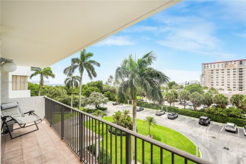 Condo in Hollywood, Florida, 2 bedrooms  № 1823418 - photo 11
