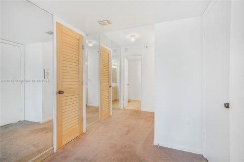Condo in Hollywood, Florida, 2 bedrooms  № 1823418 - photo 23