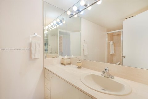 Condo in Hollywood, Florida, 2 bedrooms  № 1823418 - photo 24
