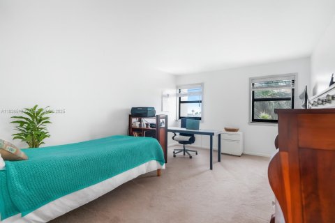 Condo in Hollywood, Florida, 2 bedrooms  № 1823418 - photo 16