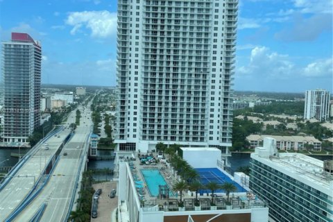 Copropriété à louer à Hollywood, Floride: 2 chambres, 104.89 m2 № 1984747 - photo 11