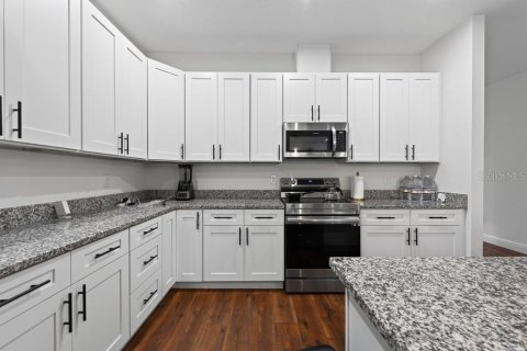 Villa ou maison à vendre à Tampa, Floride: 3 chambres, 144.09 m2 № 2341587 - photo 12
