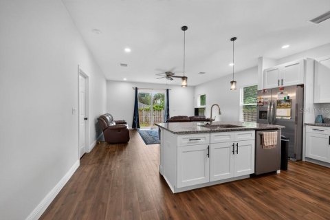 Villa ou maison à vendre à Tampa, Floride: 3 chambres, 144.09 m2 № 2341587 - photo 2