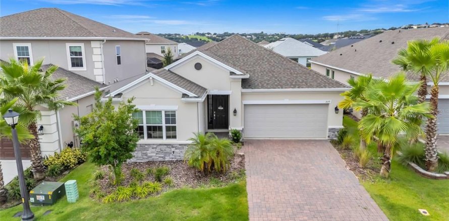House in Clermont, Florida 4 bedrooms, 222.87 sq.m. № 1914366