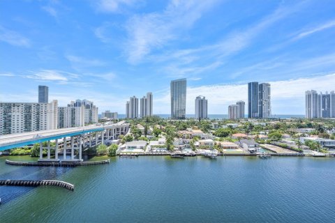 Condo in Aventura, Florida, 1 bedroom  № 1783947 - photo 1