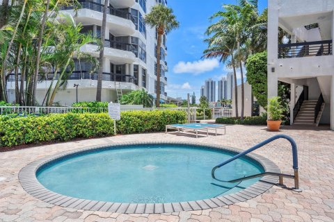 Condo in Aventura, Florida, 1 bedroom  № 1783947 - photo 24