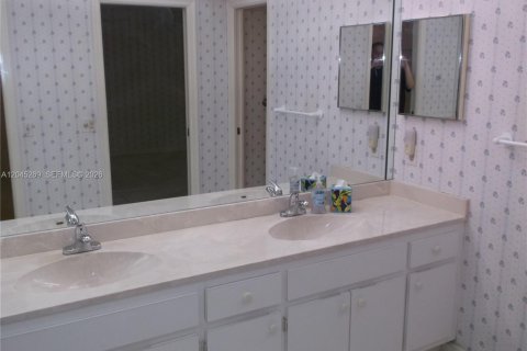 Купить виллу или дом в Помпано-Бич, Флорида 3 спальни, 204.38м2, № 2260415 - фото 23