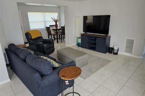 Villa ou maison à louer à Seminole, Floride: 2 chambres, 104.05 m2 № 2408690 - photo 5