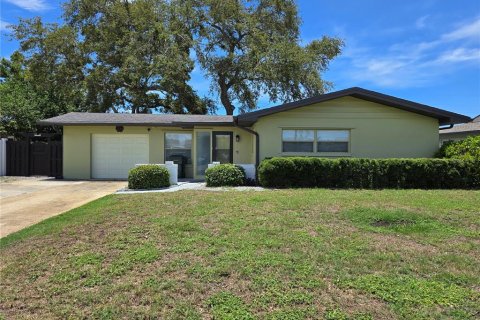 Villa ou maison à louer à Seminole, Floride: 2 chambres, 104.05 m2 № 2408690 - photo 2
