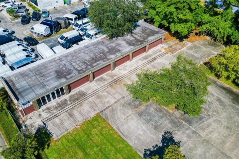 Commercial property in West Park, Florida № 1763840 - photo 7