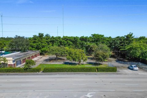Commercial property in West Park, Florida № 1763840 - photo 9