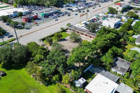 Commercial property in West Park, Florida № 1763840 - photo 8
