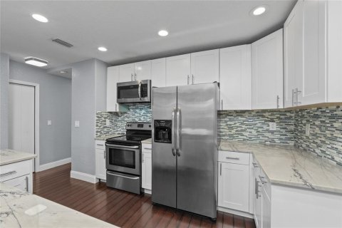 Villa ou maison à vendre à Tampa, Floride: 4 chambres, 178 m2 № 2204176 - photo 8