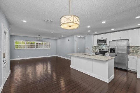 Villa ou maison à vendre à Tampa, Floride: 4 chambres, 178 m2 № 2204176 - photo 7