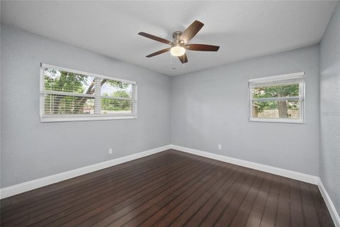 Villa ou maison à vendre à Tampa, Floride: 4 chambres, 178 m2 № 2204176 - photo 25