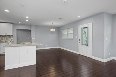 Villa ou maison à vendre à Tampa, Floride: 4 chambres, 178 m2 № 2204176 - photo 10