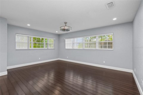 Villa ou maison à vendre à Tampa, Floride: 4 chambres, 178 m2 № 2204176 - photo 15