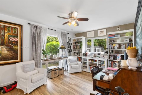 Villa ou maison à vendre à Miami, Floride: 6 chambres, 459.59 m2 № 1766481 - photo 10