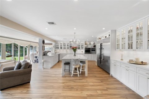 Villa ou maison à vendre à Miami, Floride: 6 chambres, 459.59 m2 № 1766481 - photo 6