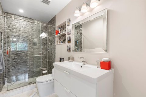 Villa ou maison à vendre à Miami, Floride: 6 chambres, 459.59 m2 № 1766481 - photo 22