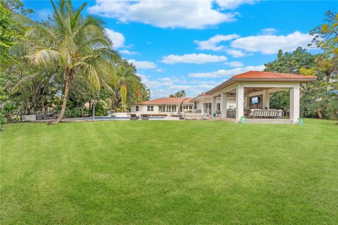Villa ou maison à vendre à Miami, Floride: 6 chambres, 459.59 m2 № 1766481 - photo 1