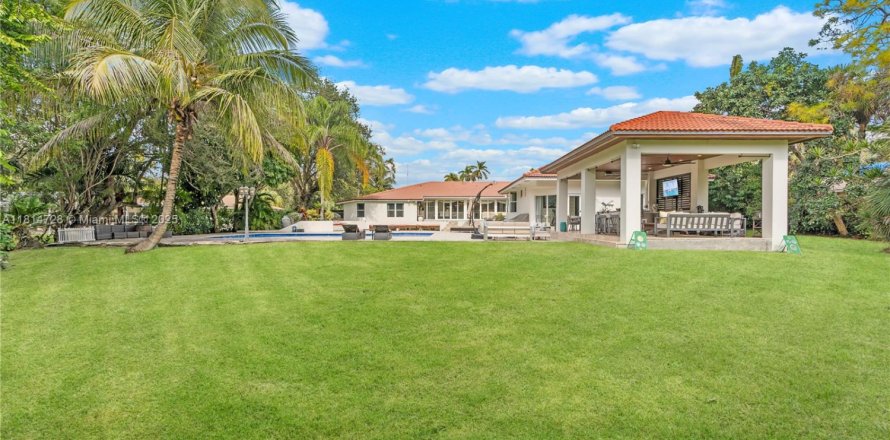 Casa en Miami, Florida 6 dormitorios, 459.59 m2 № 1766481