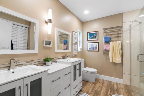 Villa ou maison à vendre à Miami, Floride: 6 chambres, 459.59 m2 № 1766481 - photo 17