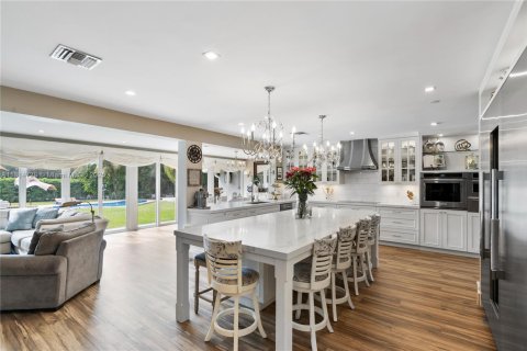 Villa ou maison à vendre à Miami, Floride: 6 chambres, 459.59 m2 № 1766481 - photo 2
