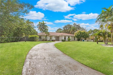 Villa ou maison à vendre à Miami, Floride: 6 chambres, 459.59 m2 № 1766481 - photo 27