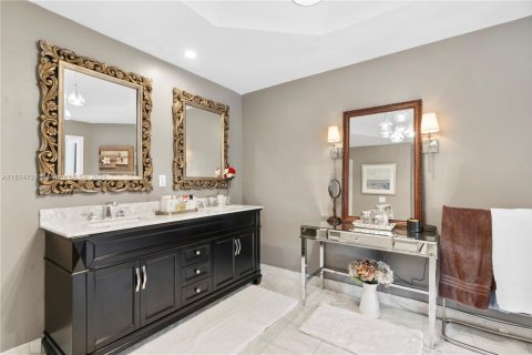 Villa ou maison à vendre à Miami, Floride: 6 chambres, 459.59 m2 № 1766481 - photo 13