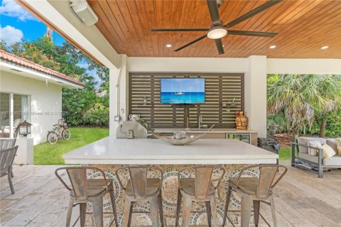 Villa ou maison à vendre à Miami, Floride: 6 chambres, 459.59 m2 № 1766481 - photo 5