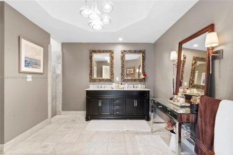Villa ou maison à vendre à Miami, Floride: 6 chambres, 459.59 m2 № 1766481 - photo 14
