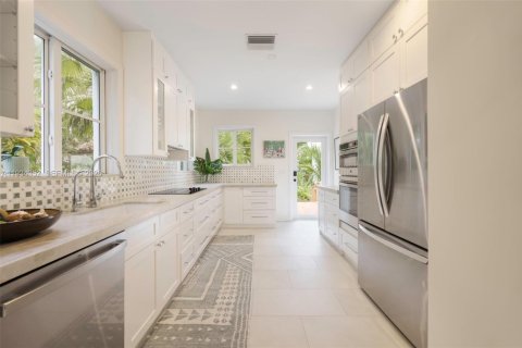 Casa en venta en Miami, Florida, 3 dormitorios, 190.45 m2 № 1996045 - foto 16