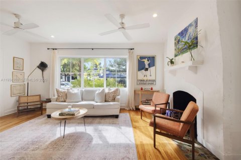 Casa en venta en Miami, Florida, 3 dormitorios, 190.45 m2 № 1996045 - foto 10