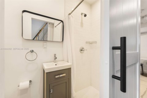 Casa en venta en Miami, Florida, 3 dormitorios, 190.45 m2 № 1996045 - foto 25