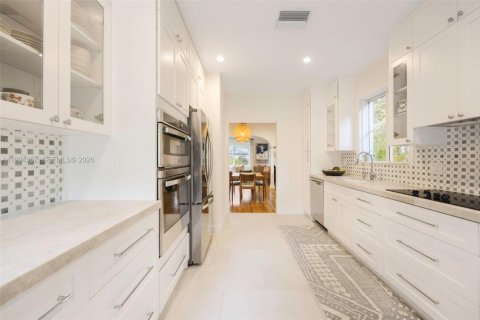 Casa en venta en Miami, Florida, 3 dormitorios, 190.45 m2 № 1996045 - foto 14