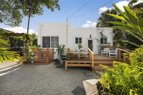 Casa en venta en Miami, Florida, 3 dormitorios, 190.45 m2 № 1996045 - foto 30