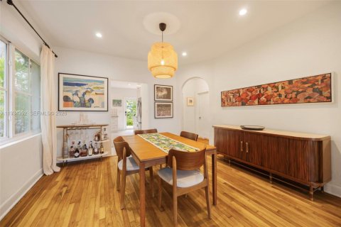Casa en venta en Miami, Florida, 3 dormitorios, 190.45 m2 № 1996045 - foto 13