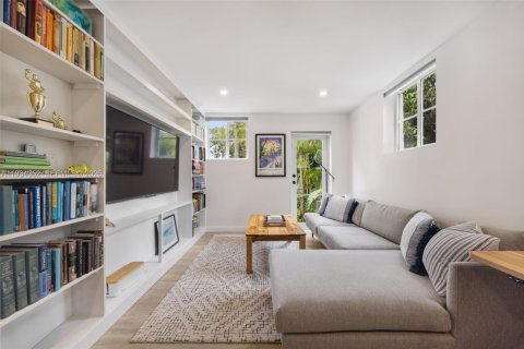 Casa en venta en Miami, Florida, 3 dormitorios, 190.45 m2 № 1996045 - foto 27