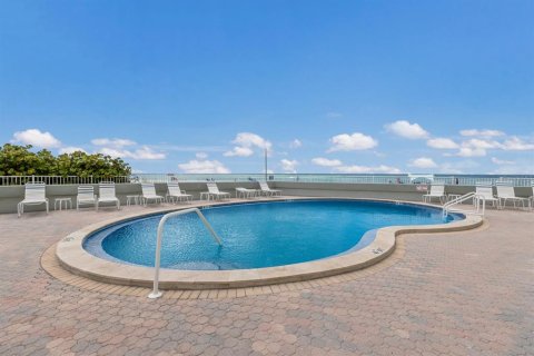 Condo in Holmes Beach, Florida, 3 bedrooms  № 1690932 - photo 22