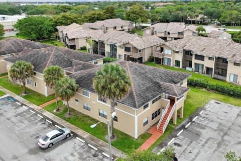 Condo in Coral Springs, Florida, 2 bedrooms  № 2068671 - photo 2