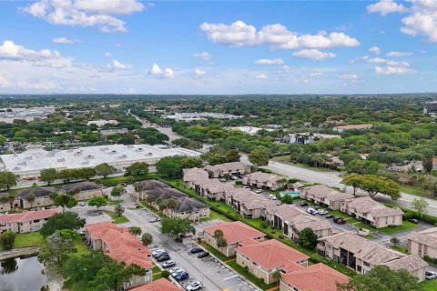Condo in Coral Springs, Florida, 2 bedrooms  № 2068671 - photo 4