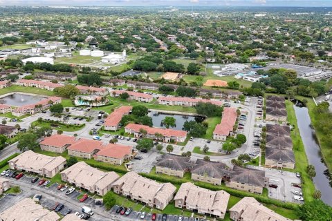 Condo in Coral Springs, Florida, 2 bedrooms  № 2068671 - photo 6