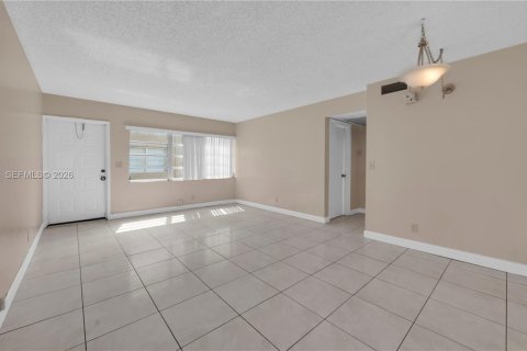 Condo in Coral Springs, Florida, 2 bedrooms  № 2068671 - photo 14